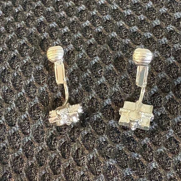 Vintage Avon Red & Silver Rhinestone Bow Clip-On Earrings - Picture 4 of 11